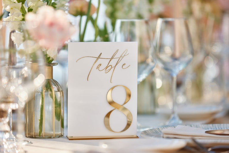 Numéros de table de mariage Panneaux de table en acrylique blanc 3D miroir doré Décoration de table de mariage Numéros de table avec supports Cadre de table de mariage image 3