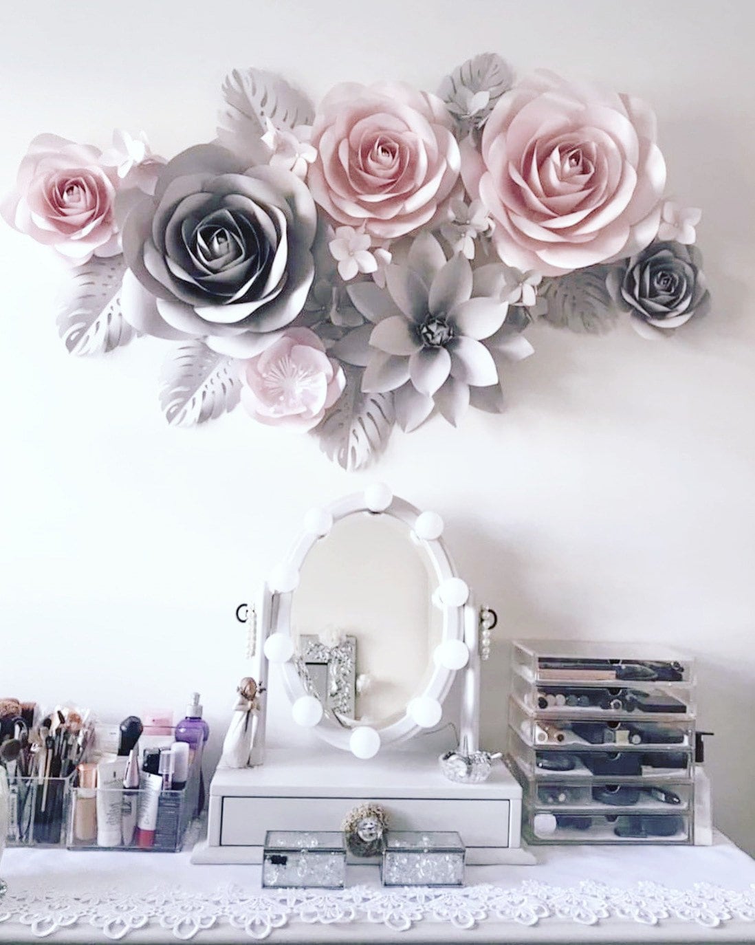 Paper flower backdrop in colors white, pink, black and silver used