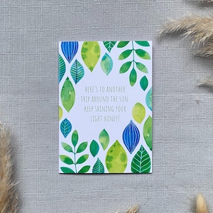 Reis rond de zon wenskaart, plantenkaart, natuurkaart, botanische kaart, kleurrijke bladeren, glanshoning