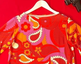 60s retro style sweater/top with flared sleeves and Paisley print