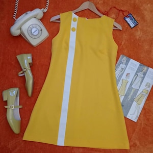 Retro 60&#39;s 70&#39;s space age style Line dress, various sizes and colors available upon request.