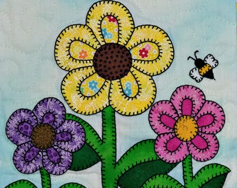 Flower and bee PDF applique quilt block pattern