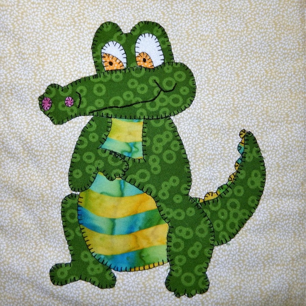 Crocodile or alligator PDF applique quilt block pattern