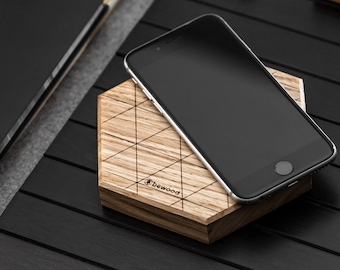 Wireless 15W Charger QI Hexagon Oak - for iPhone, Samsung Galaxy Wooden Wireless Charging Station - Inductive Wood Phone Charging