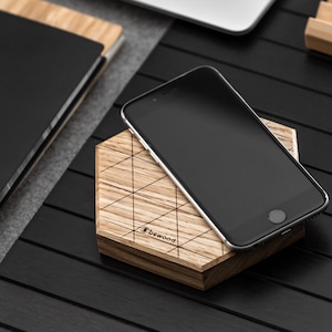 Wireless 15W Charger QI Hexagon Oak - for iPhone, Samsung Galaxy Wooden Wireless Charging Station - Inductive Wood Phone Charging