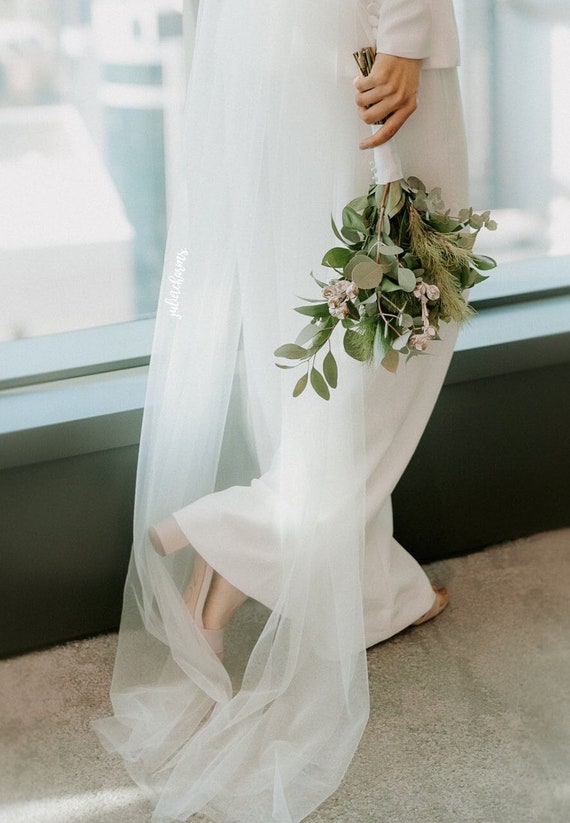 Ivory, White, Bridal Veil, Sheer Single Tier Veil, Cathedral  display picture 1