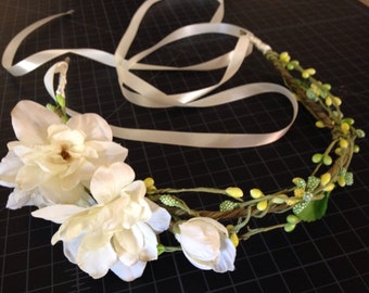 SALE Rustic Ivory Pip Berry Floral Crown Halo Flower Girl Bridesmaid Garland Boho Wedding