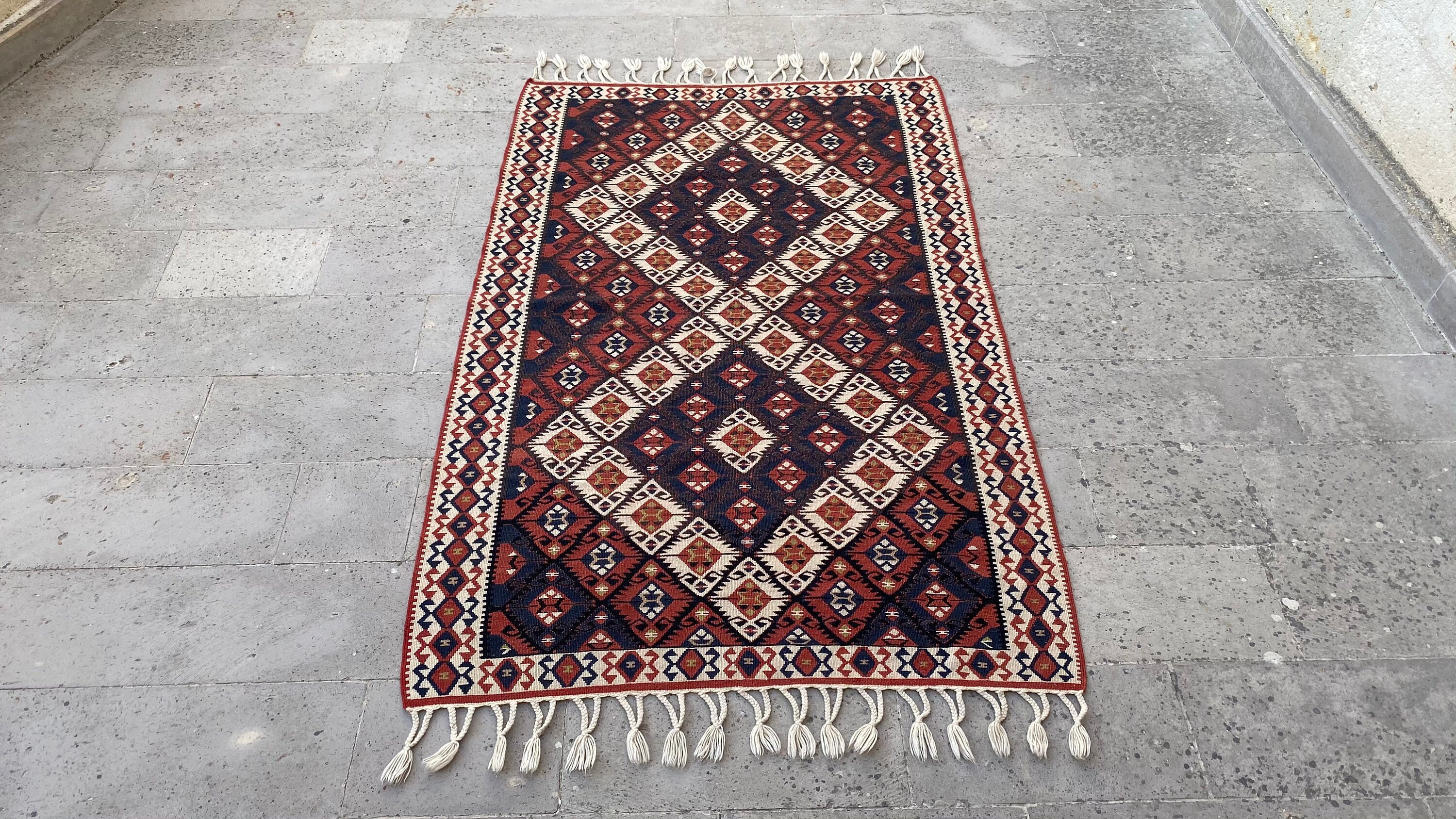 Hm Rug Kelim VAN KILIM-HAKKARI Kelim Rug-hands on Hips Design Tribal Kilim Rug-best ...