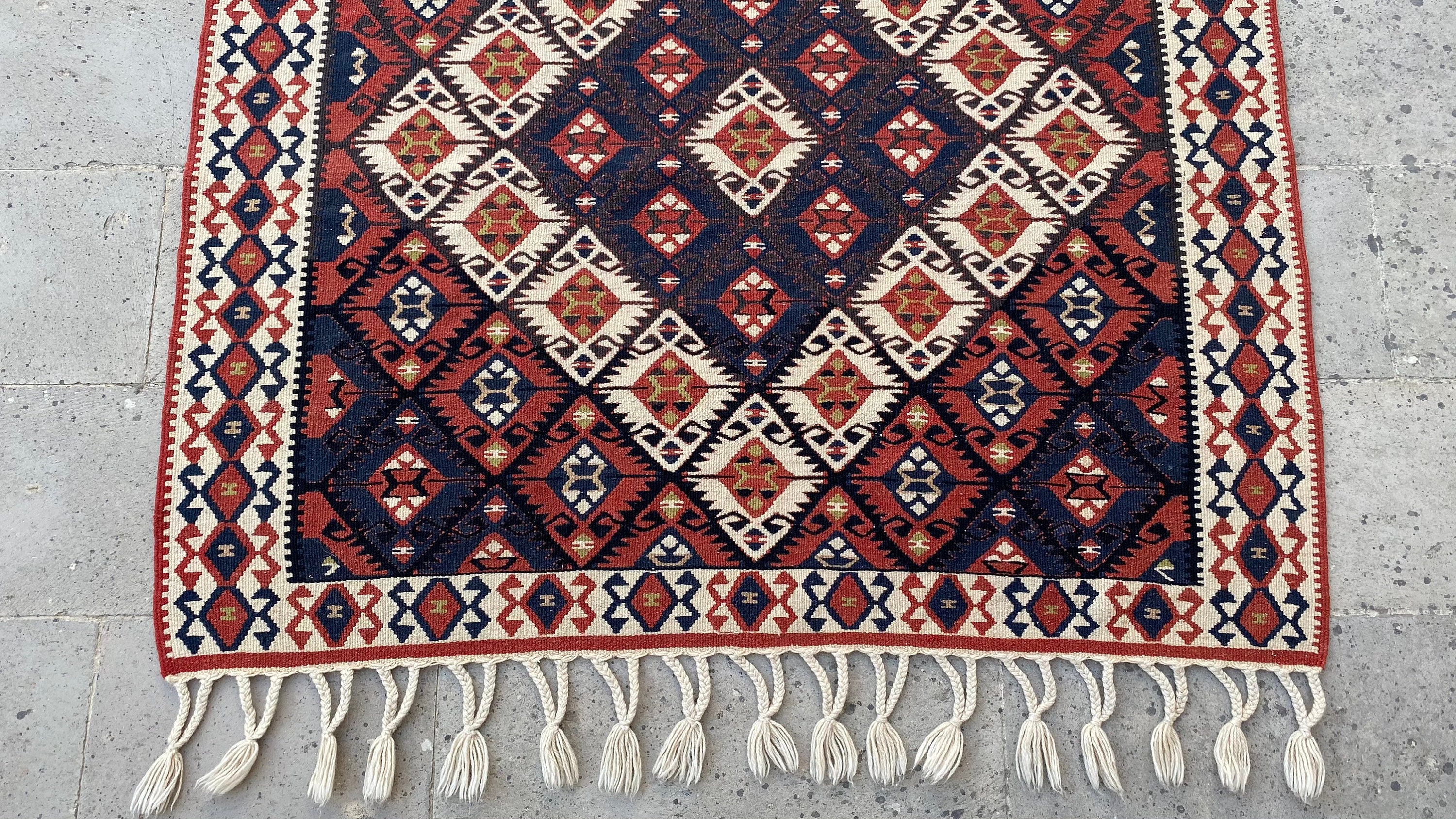 Hm Rug Kelim VAN KILIM-HAKKARI Kelim Rug-hands on Hips Design Tribal Kilim Rug-best ...