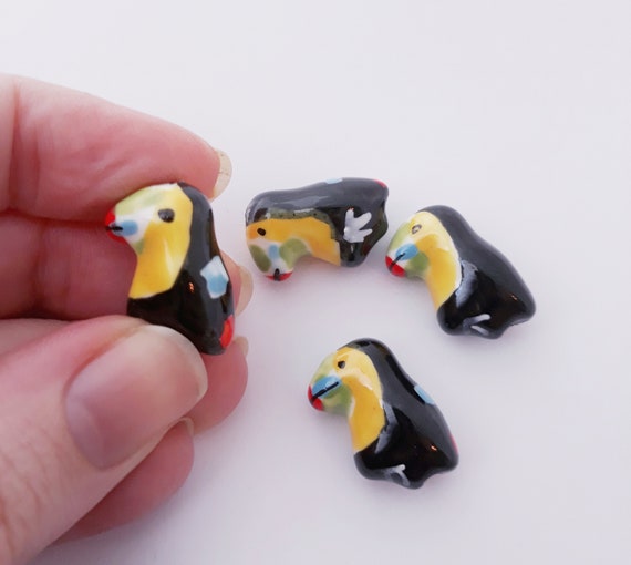 Lot 4 Perles Toucan Oiseau Perroquet Noir Vert Jaune Rouge Perle Connecteur Ceramique Porcelaine Petit Pendentif Collier Boucle 20x14mm