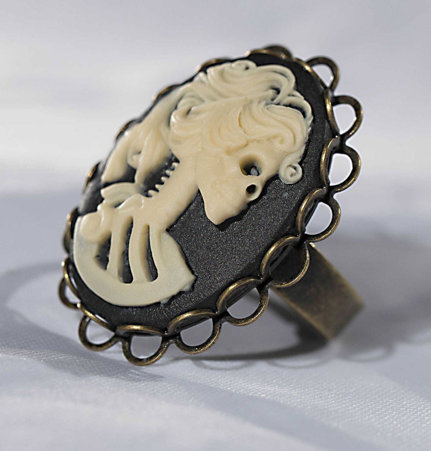 Peigne Ornement Bronze Avec Camée Squelette Et Cabochon Noir - Style Gothique - Neuf Avec étiquettes