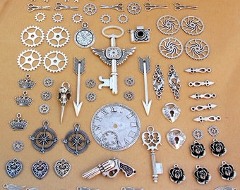 grand lot steampunk rockabilly breloques pendentifs engrenages aiguilles clé  cadran ciseaux boussole crane pistolet couronne