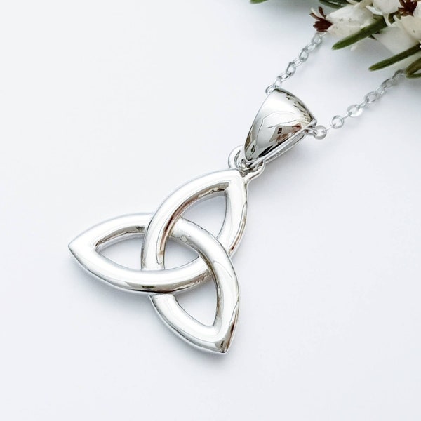 Klassischer keltischer Anhänger des Triquetra, keltische Halskette aus Sterlingsilber aus Irland, Engelsflügelkette, Triquetra Halskette