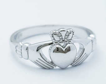 Delicato anello claddagh in argento, anello claddagh irlandese di Galway Irlanda