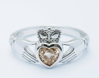 Bague Claddagh en argent sterling sertie d'une citrine champagne, pierre de naissance de novembre