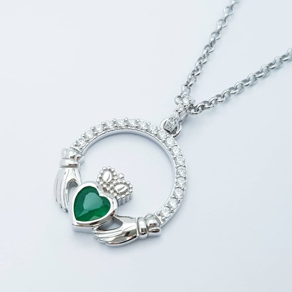 Emerald claddagh necklace deals