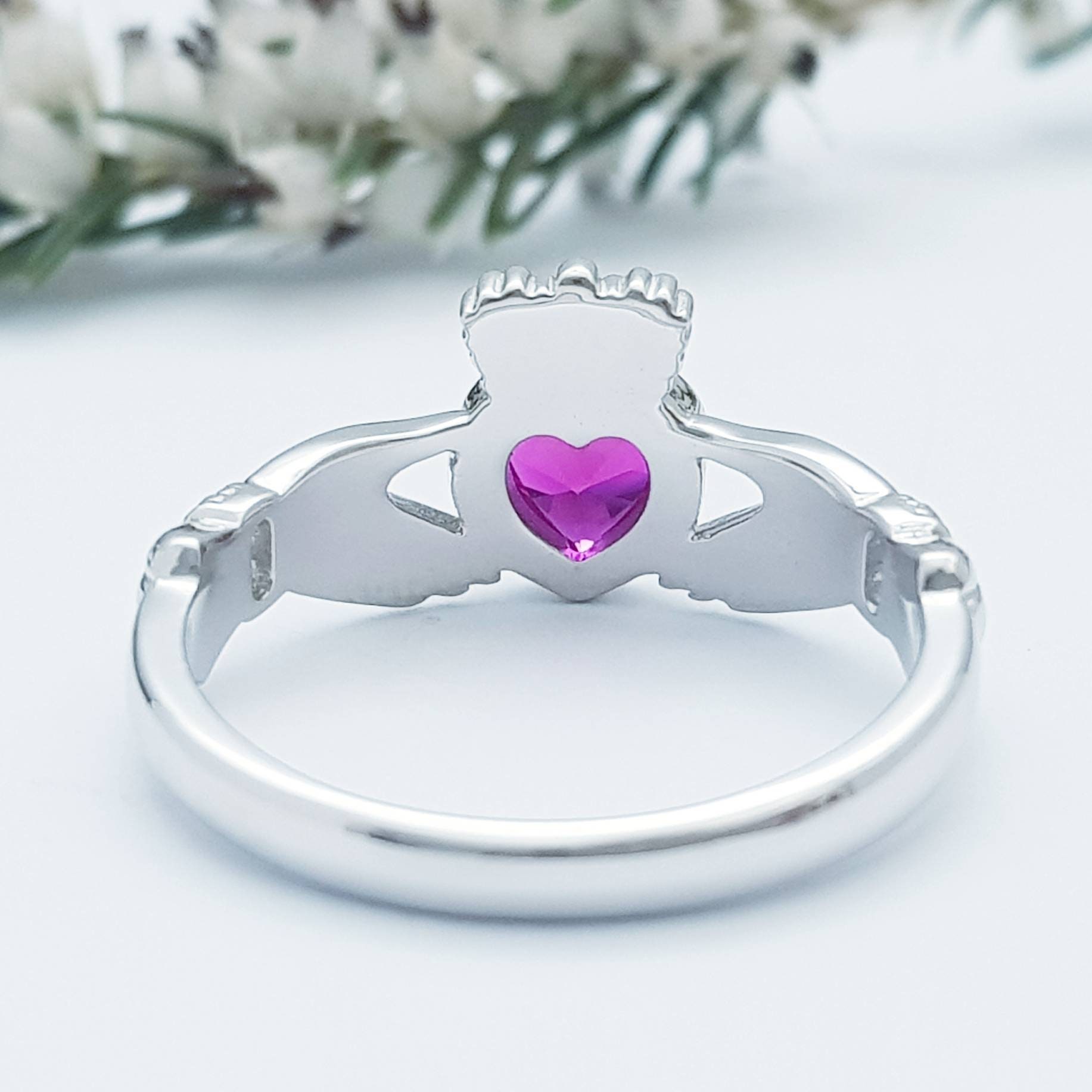 Anello Claddagh Con Pietra Nascita Luglio (Rubino CZ) In Argento Sterling 925 - Simbolo Irlandese Di Amicizia E Amore, Disponibile Misure 8-23