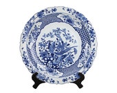 Chinese Qing Dynasty style hand-painted Kangxi blue and white porcelain plate with flowers and birds