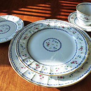 Bernardaud Limoges Artois Bleu / Blue French Floral Dinnerware Service for 8 - FREE US SHIPPING