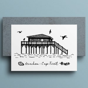ARCACHON - CAP-FERRET   Carte imprimée en noir et blanc   Illustration d'une maison sur pilotis