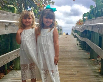 Vestido rústico de niña de flores, vestido de niña de flores boho, vestido de niña de flores de playa, vestido de niña de flores blancas, bordado-encaje