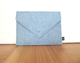 e-reader bag made of felt light blue