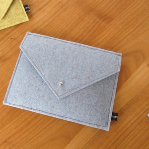 e-reader Tasche aus Filz hellblau Bild 2