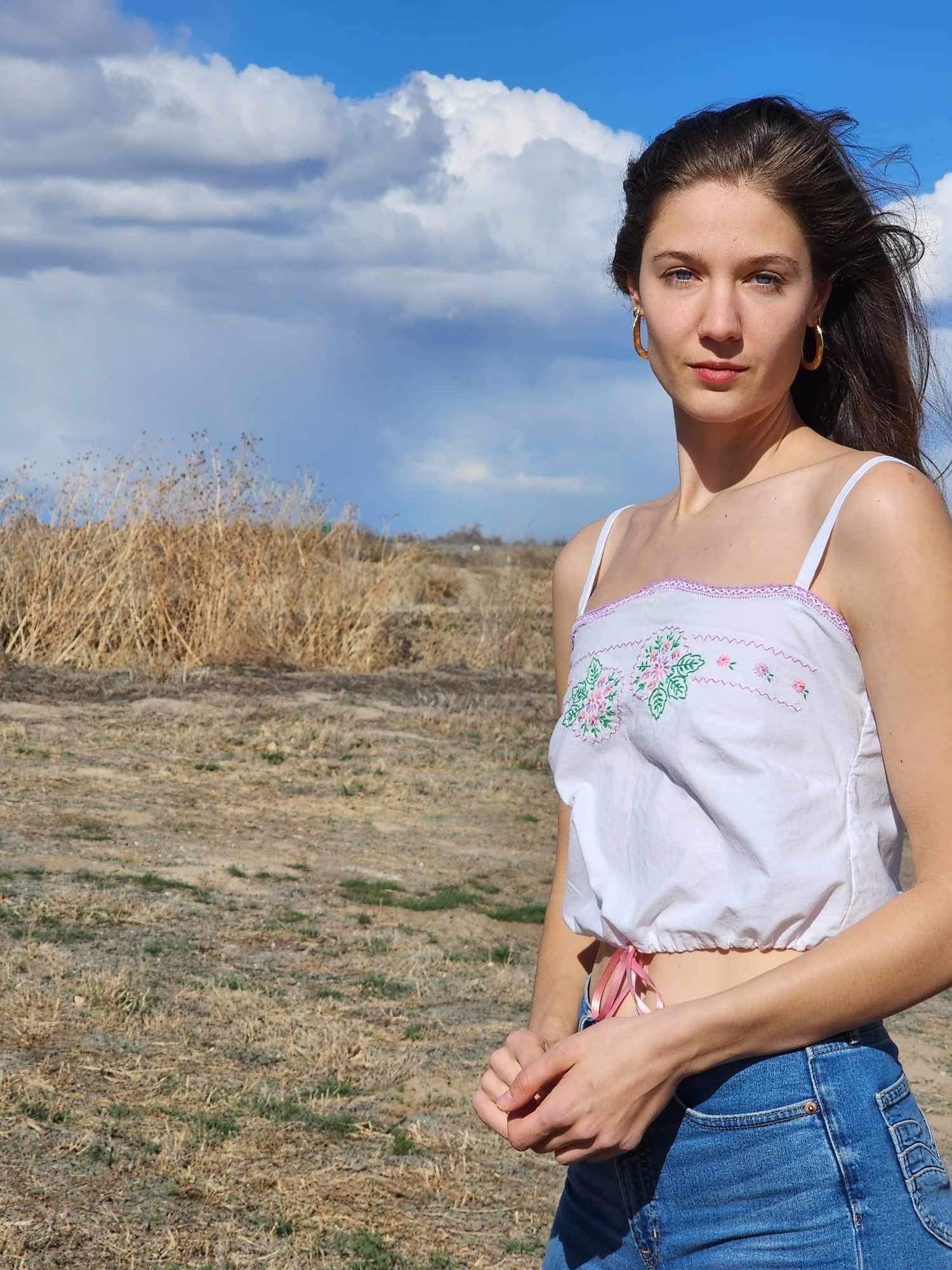 CROSS STRAP CROP TOP