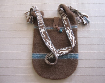 Braune Strickfilztasche mit Karte Woven Strap