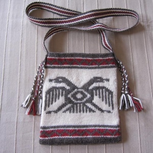 Gestrickte Wolltasche mit mexikanischem Doppeladler Design