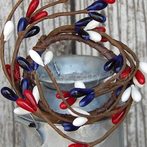 Patriotic Pip Berry Taper Candle Ring: 4th of July Mini Wreath