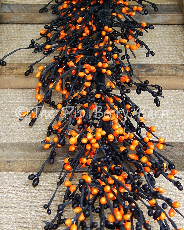 Halloween Garland, Orange & Black Pip Berry Garland, Fall Berry Garla…
