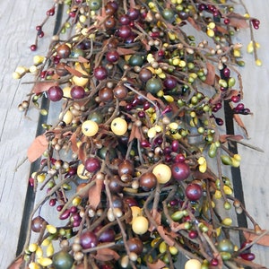 Plum Garden Mixed Berry Garland, Pip Berry Garland, Country Wreath, Primitive Home Decor image 2