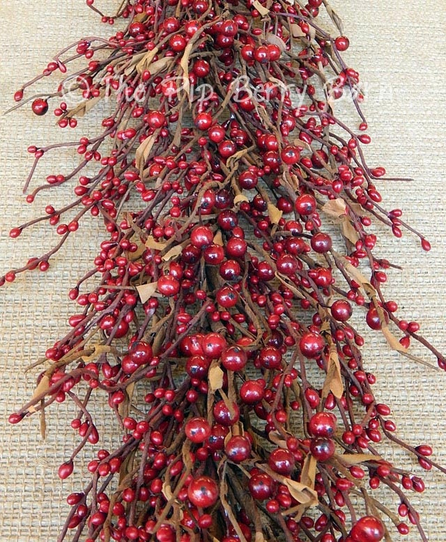 The Holiday Aisle 5'' Artificial Red Outdoor Weather Resistant Berry Christmas Garland, Unlit The Holiday Aisle