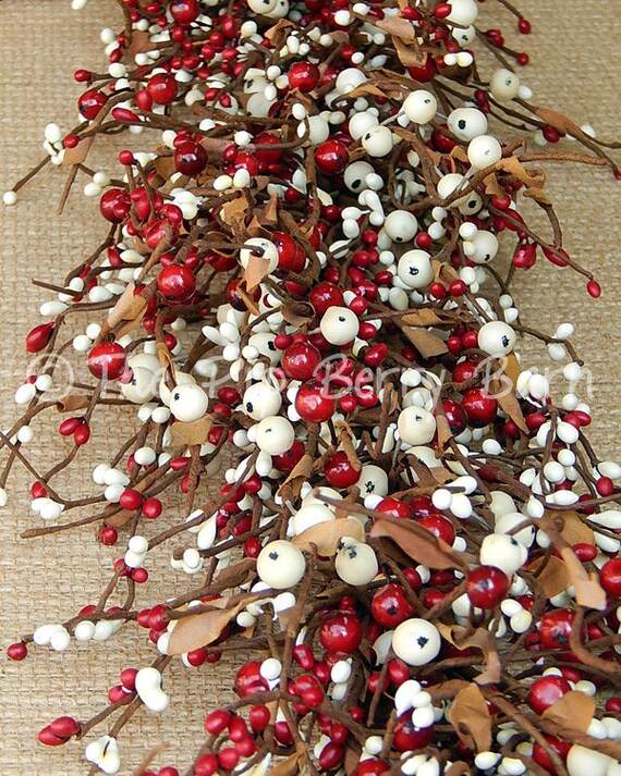 Red and Cream Pip Berry Garland