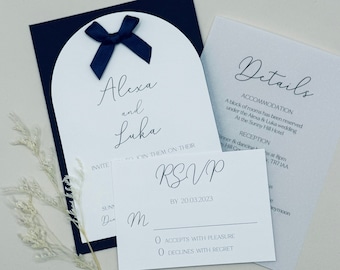 Conjunto de invitación de boda azul marino, invitación de pergamino, paquete de invitación de boda con lazo, invitación y sobre de boda, moderno, elegante, código QR