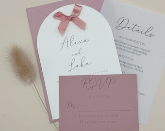Conjunto de invitación de boda rosa, invitación de pergamino, paquete de invitación de boda con lazo, invitación y sobre de boda, moderno, elegante, código QR