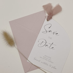 Guardar la fecha en rosa ruborizado, guardar la fecha con lazo, guardar la fecha única, invitación de boda minimalista, guardar la fecha simple