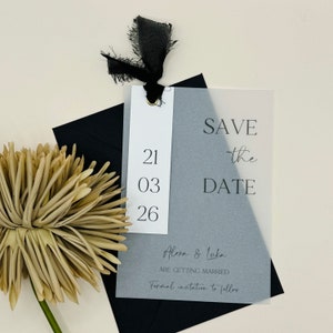 Tarjetas para guardar la fecha con cinta, tarjetas para guardar la fecha, tarjetas rústicas para guardar la fecha, tarjetas únicas para guardar la fecha, invitación de boda minimalista, tarjetas sencillas para guardar la fecha