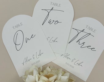Arch Table Numbers for Wedding – Minimalist Printed Table Signs – Elegant Modern Seating Display with Script Font