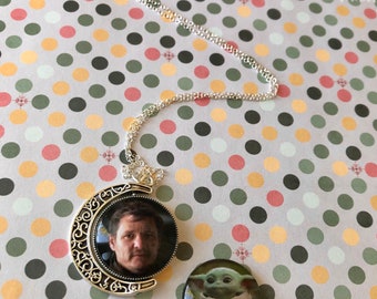 Op Mandalorian geïnspireerde Din Djarin & Grogu roterende ketting! Hangerketting / Sieraden / Cadeau / Star Wars / Disney