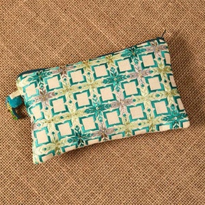 Pochettes longues brodées Teal and Green