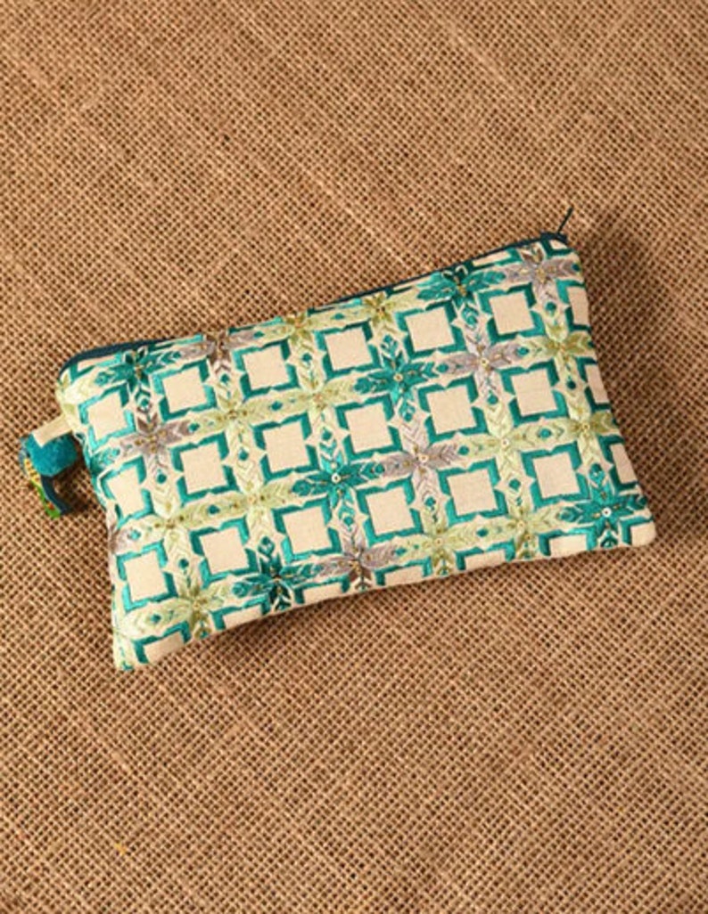 Pochettes longues brodées Teal and Green