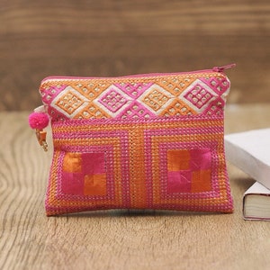 Square embroidered Pouch Pink