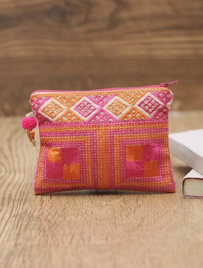 Square embroidered Pouch Pink