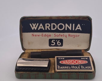 Vintage Wardonia “Rugby” Nee Edge Razor Set - Includes Razor, Case, Outer Box and Blade Box - In Lovely Condition