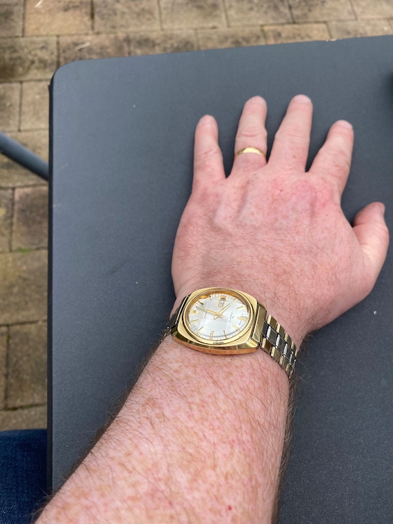 Vintage 1980's Seiko Automatic Watch 7009-811LR - 17 Jewels Vintage 1980's Seiko Automatic Watch 7009-811LR - 17 Jewels