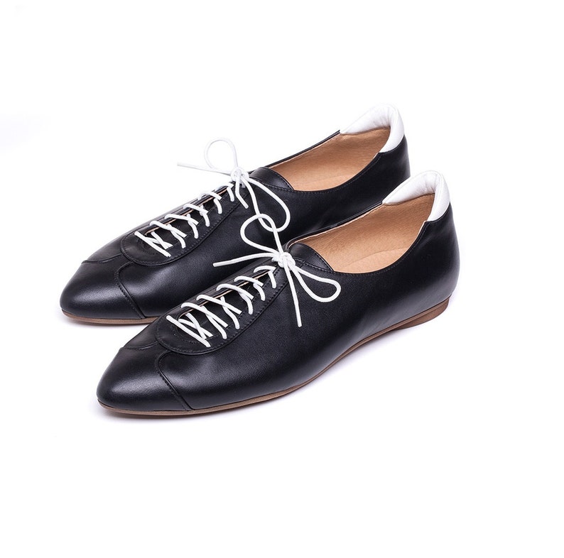 pointed toe sneakers leather
