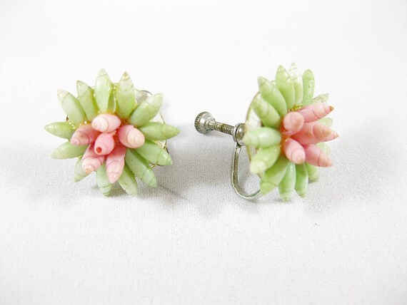 Green and Pink Shell Screw back Earrings, 1940s D… - image 5