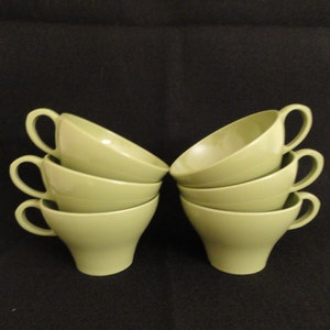Six Green Melamine Handle Cups, Avocado Green. Mid Century Kitchen, Great Kid Cups, 1960s, MCM Drinkware,